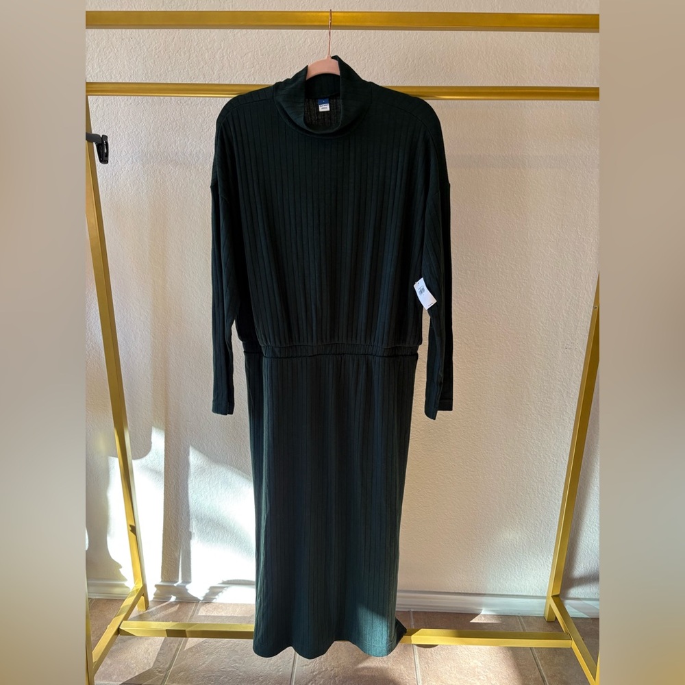 Women’s deep hunter green knit maxi dress - new with tags